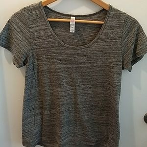 LuLaRoe XS Classic Tee